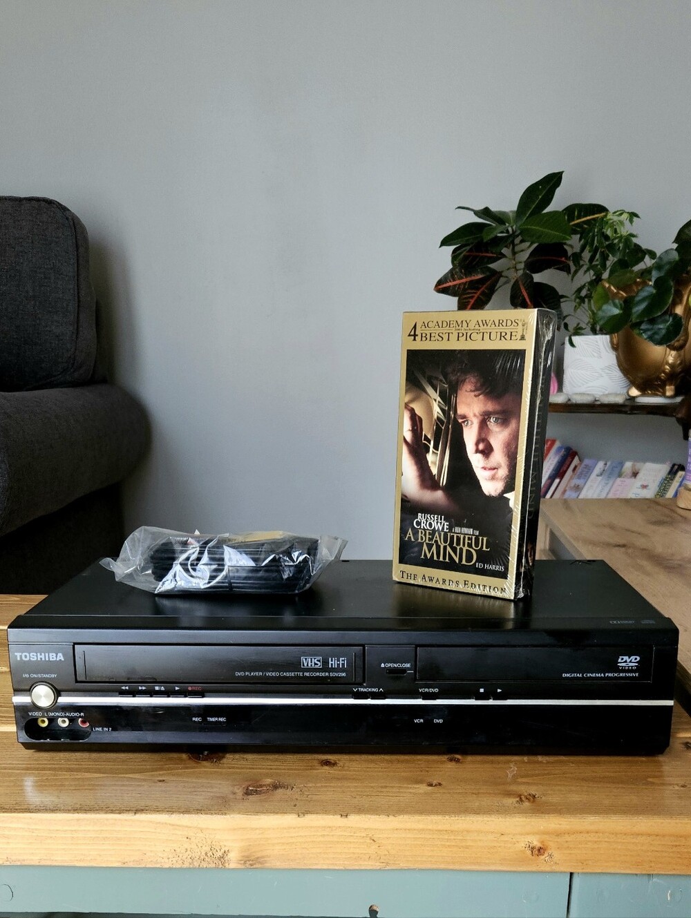 Toshiba DVD/VCR Combo Player SD‑V296 • Powers On • With RCA Cables + VHS movie